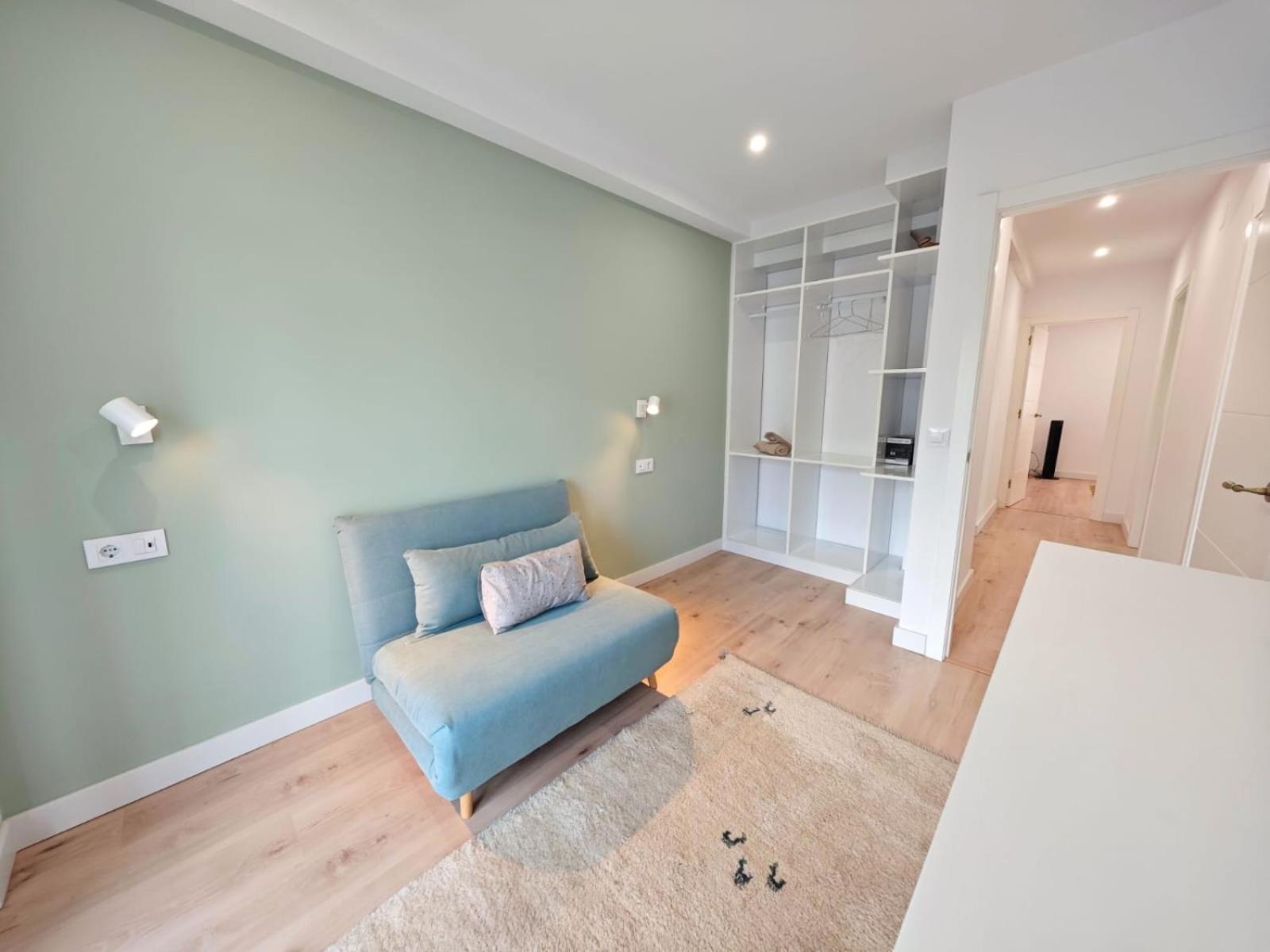 Tomas Paredes, Vigo, 3 * Vigo